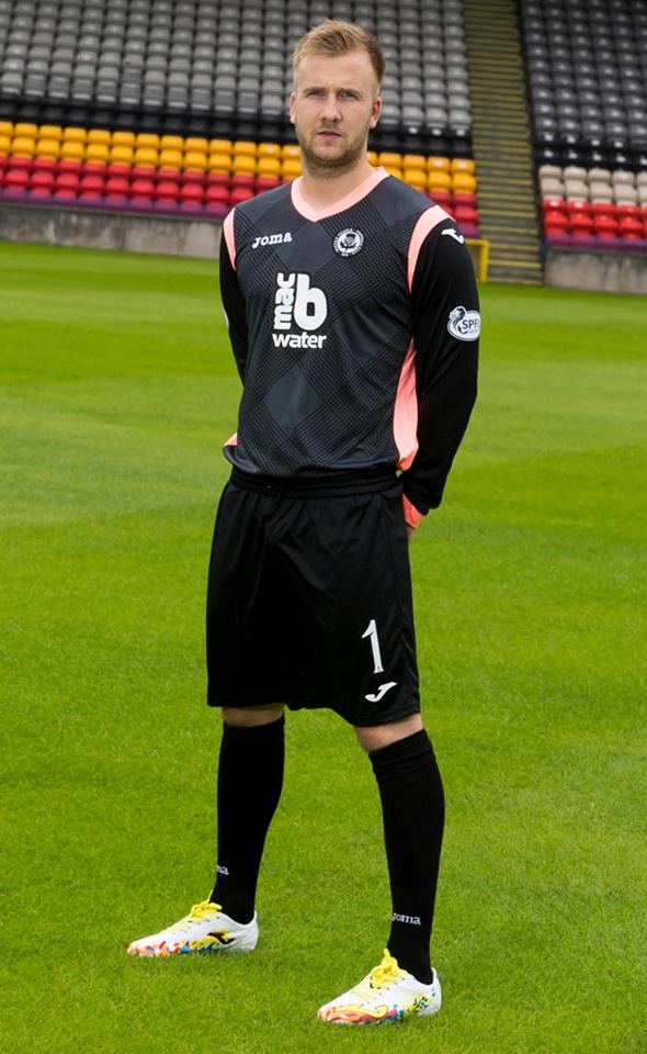 Partick Thistle Goalkeeper Kit 14 15
