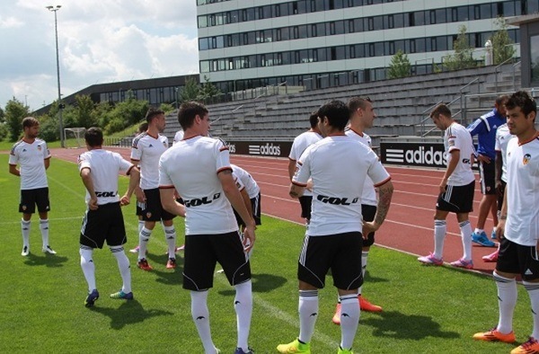 Valencia Home Kit 14 15 Back