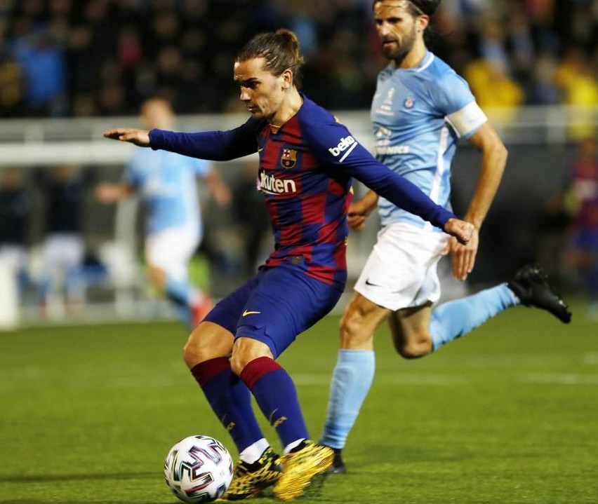 barcelona wearing home kit vs ibiza 2020