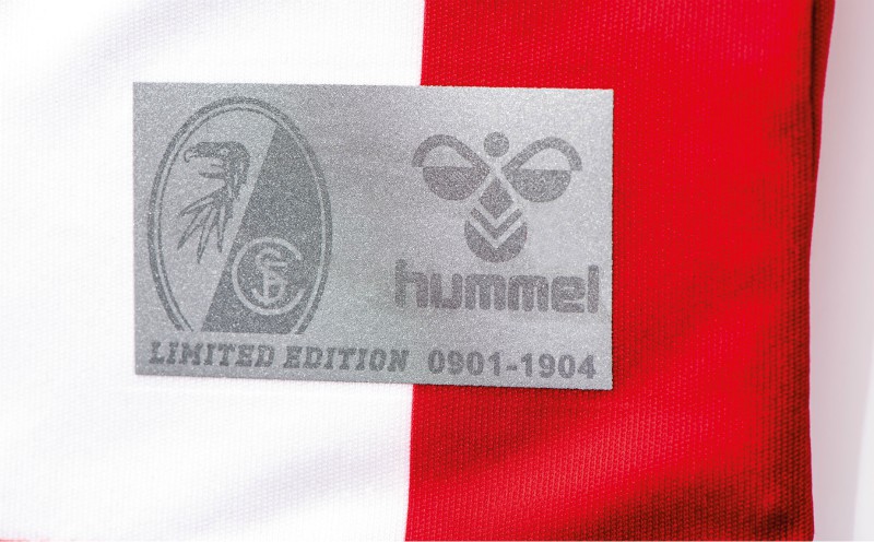 Sondertrikot-SC-Freiburg-hologramm-logos
