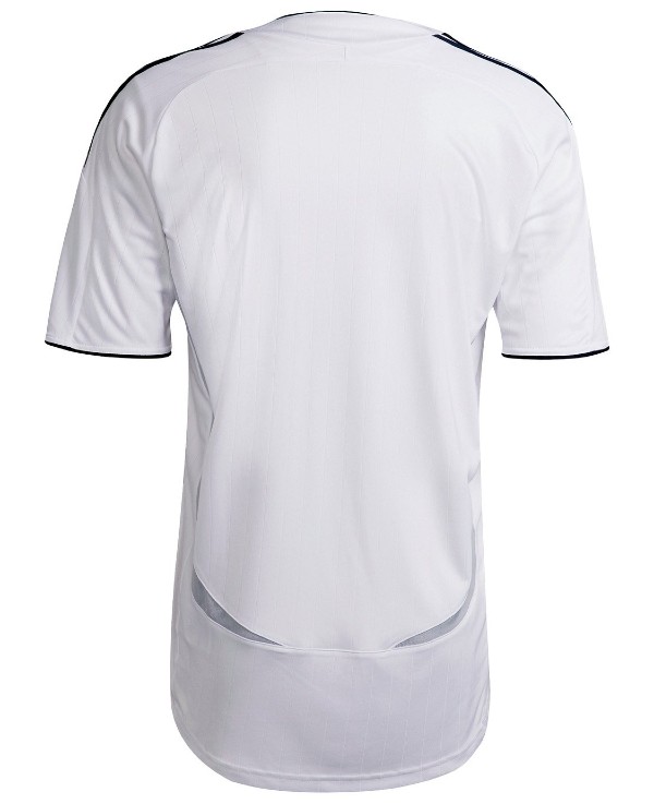 Back of Real Madrid Teamgeist Shirt 21-22