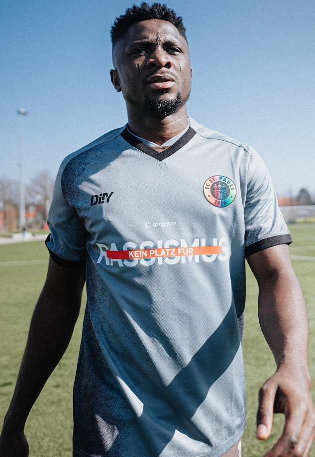 Kein Platz fur Rassismus St Pauli FC 2022 Kit