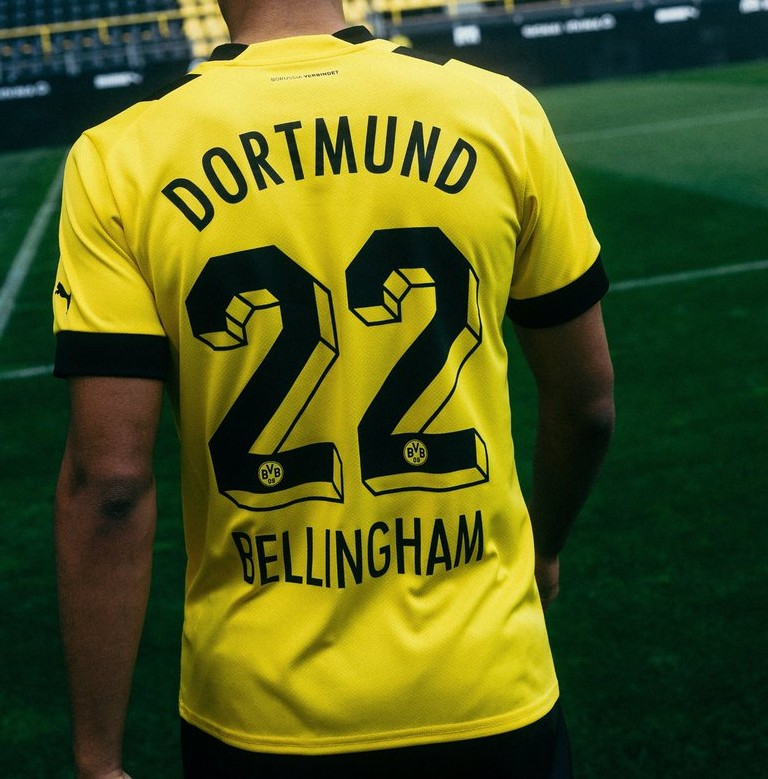 Back of Dortmund Jersey 22-23 with Letters and Name
