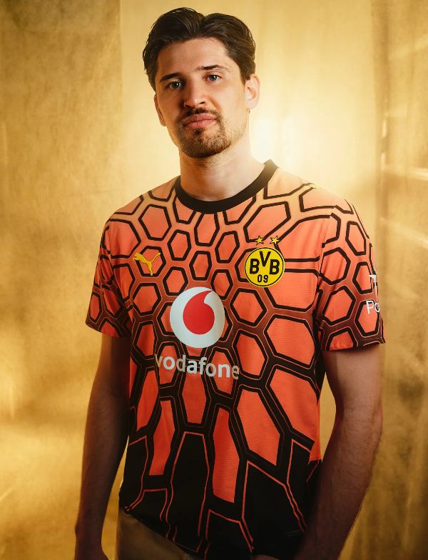 Red Dortmund Goalkeeper Shirt 2026-27